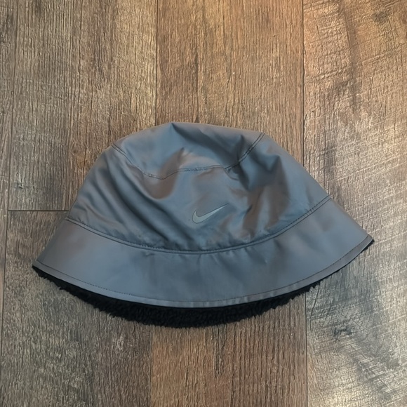 Nike Reversible Bucket Hat - Picture 2 of 2